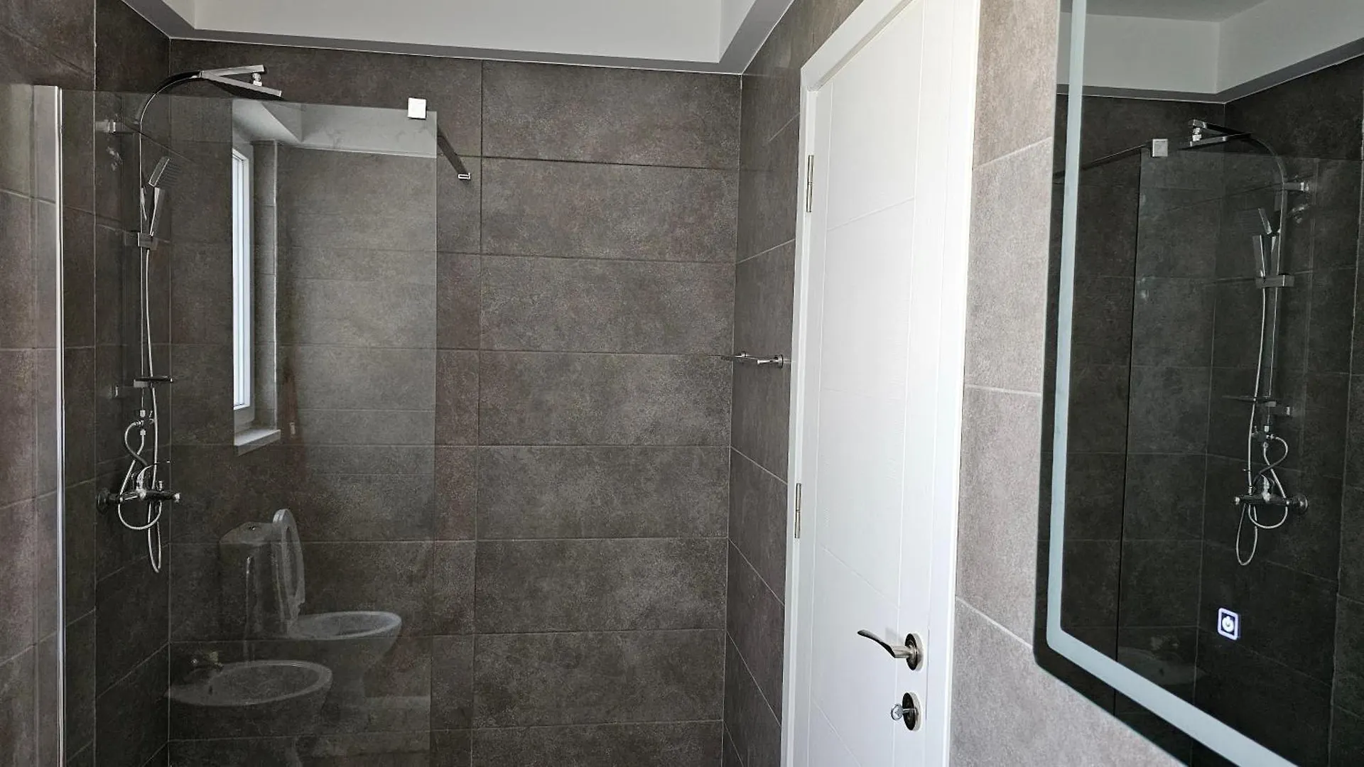Tirana Airport Apartment 0*,  Албания
