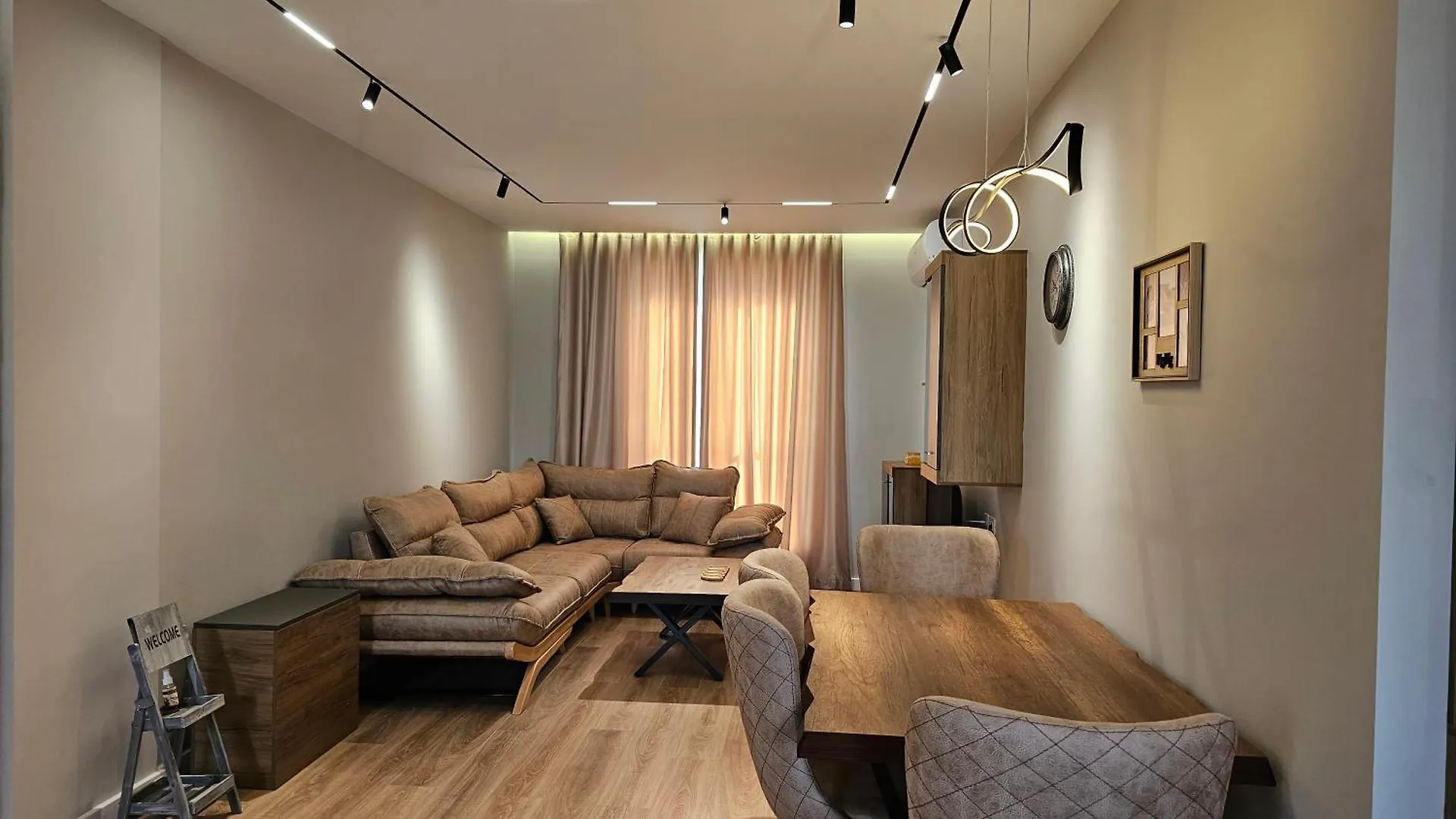 Tirana Airport Apartment 0*,